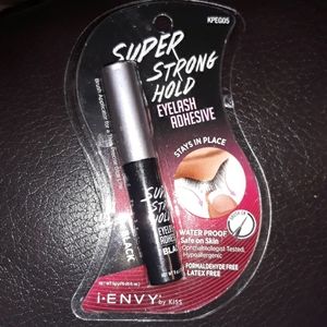 Strong hold eyelash glue